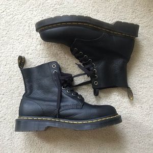 Dr. Marten’s Women’s Pascal Virginia Leather Black Boot size 7
